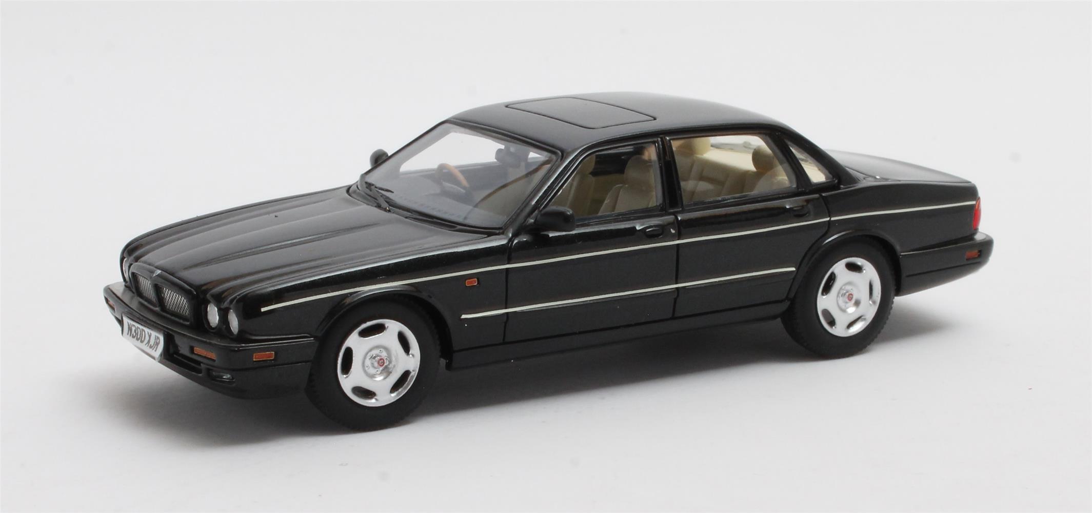 Jaguar XJR X300 1994-1997 Zwart - 1:43